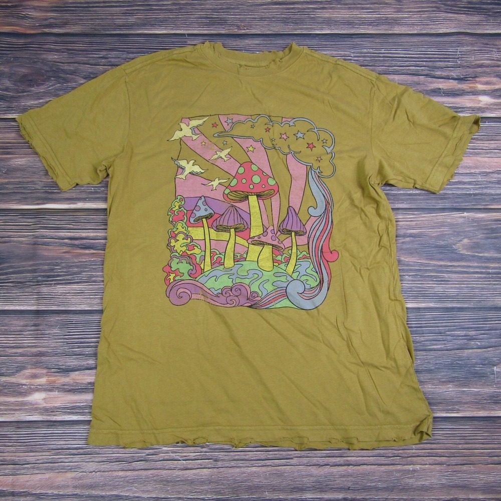 American Highway Adult Medium Psychedelic Mushroom Distressed Graphic Tee TShirt